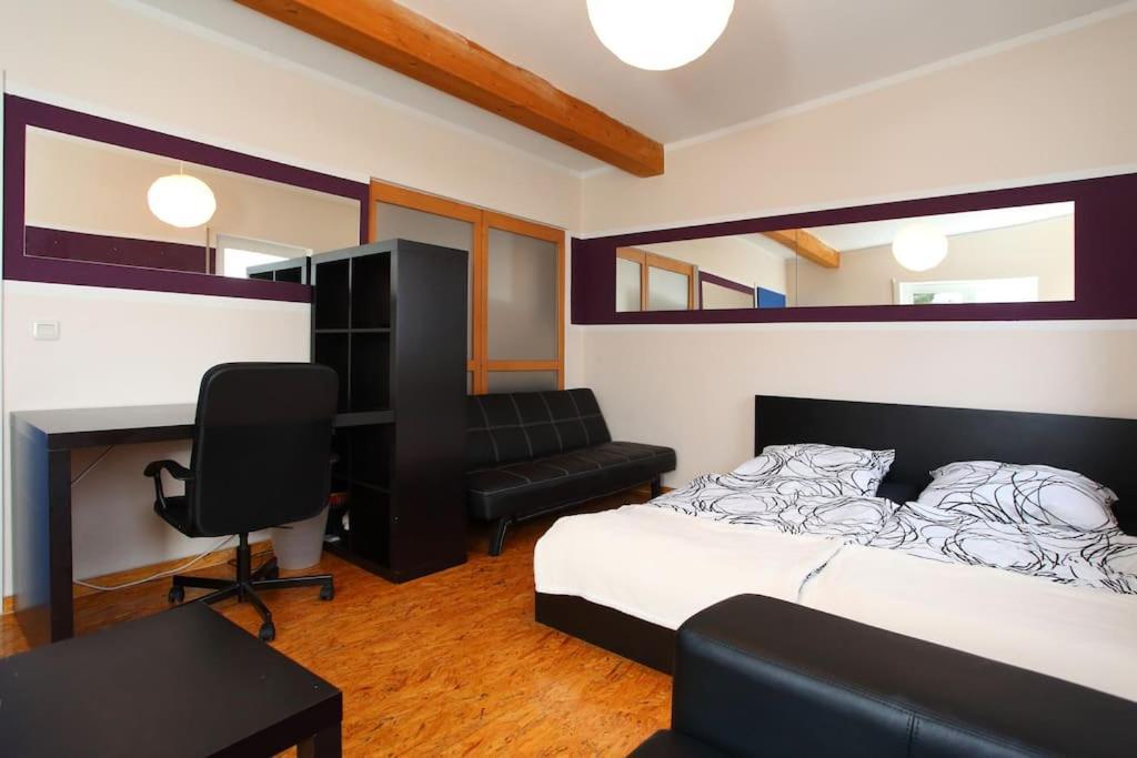 Apartment Stylish 3 Bedroom *